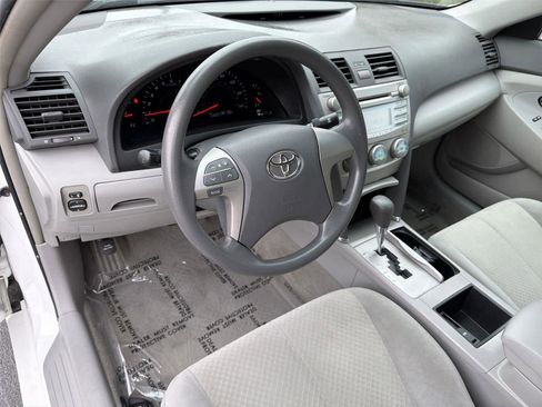 Used 2009 Toyota Camry LE FWD image 2