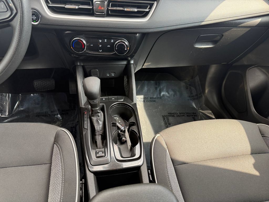 Used 2025 Chevrolet TrailBlazer LT FWD image 11