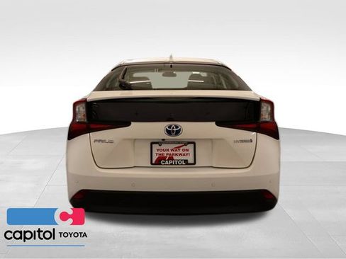 Certified 2022 Toyota Prius LE FWD image 4