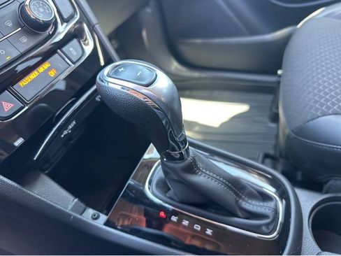 Certified 2021 Buick Encore Preferred FWD image 26