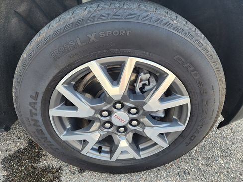 Used 2023 GMC Acadia SLE image 48