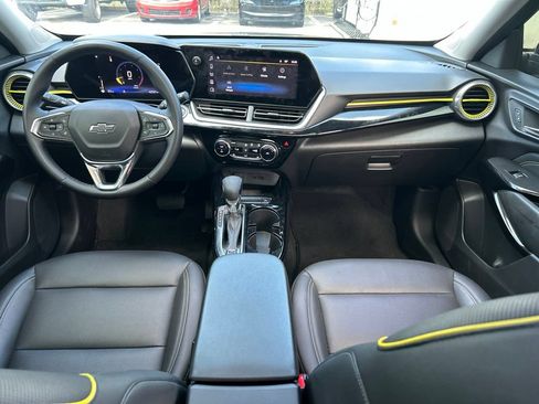 Used 2024 Chevrolet Trax ACTIV w/ Sunroof Package FWD image 10