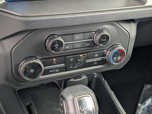 New 2025 Ford Bronco 4-Door AWD/4WD image 27