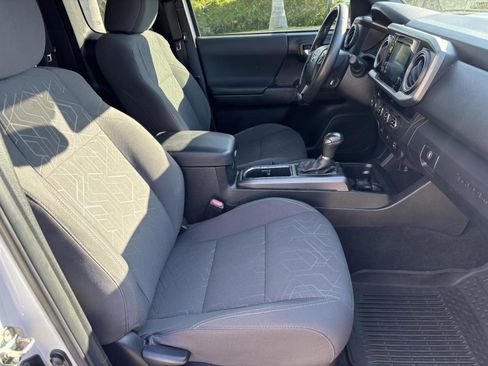 Used 2017 Toyota Tacoma TRD Off-Road image 12