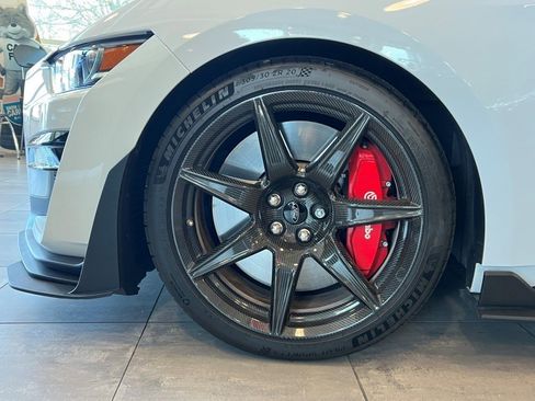 Used 2022 Ford Mustang Shelby GT500 w/ Carbon Fiber Track Pack image 11