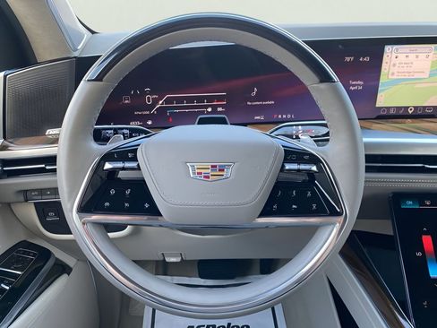 Certified 2025 Cadillac Escalade Premium Luxury Platinum w/ LPO, Floor Liner Package AWD/4WD image 22
