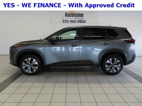 Used 2023 Nissan Rogue SV image 3