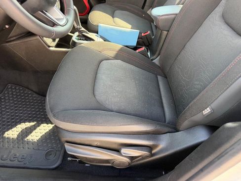 Used 2023 Jeep Renegade Trailhawk AWD/4WD image 18