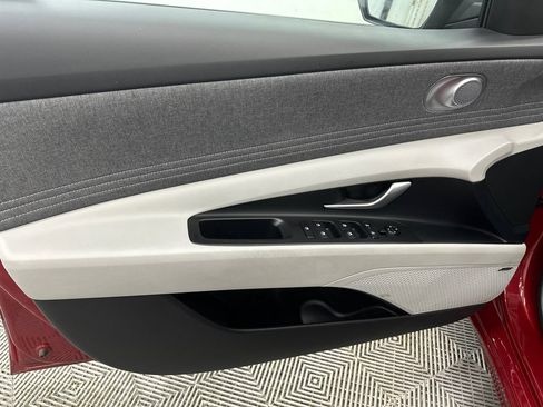 Used 2025 Hyundai Elantra Limited FWD image 11