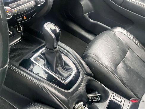 Used 2018 Nissan Rogue SL image 16