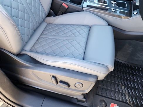 Used 2018 Audi SQ5 Prestige w/ Prestige Package image 19