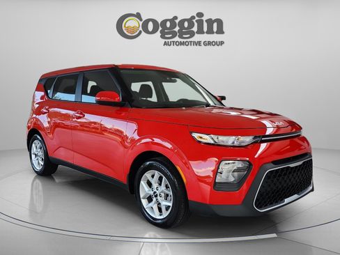 Used 2022 Kia Soul LX w/ Technology Package FWD image 6