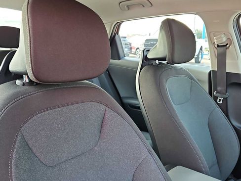 Used 2025 Kia K4 FWD image 18
