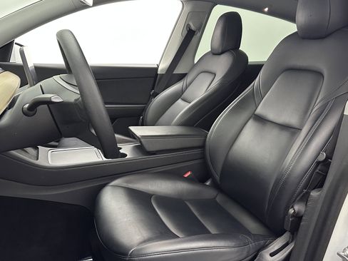 Used 2021 Tesla Model Y Long Range image 12