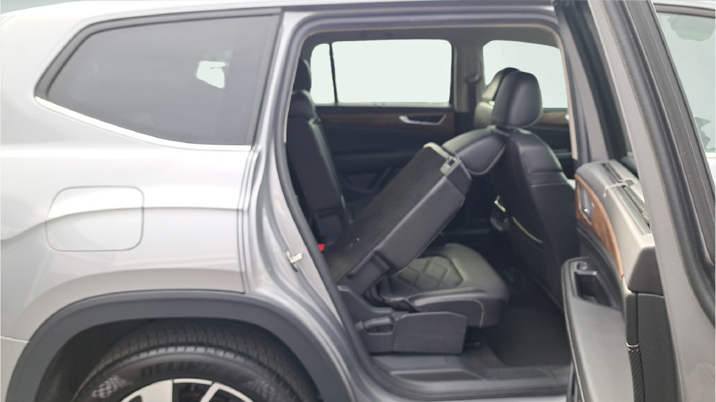 Used 2024 Volkswagen Atlas SE AWD/4WD image 11