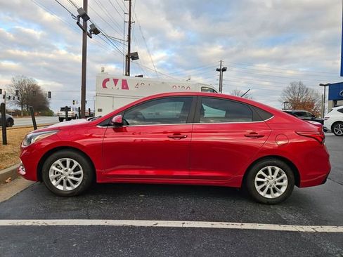 Certified 2022 Hyundai Accent SEL image 9