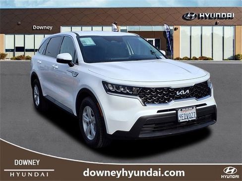 Used 2023 Kia Sorento LX image 3