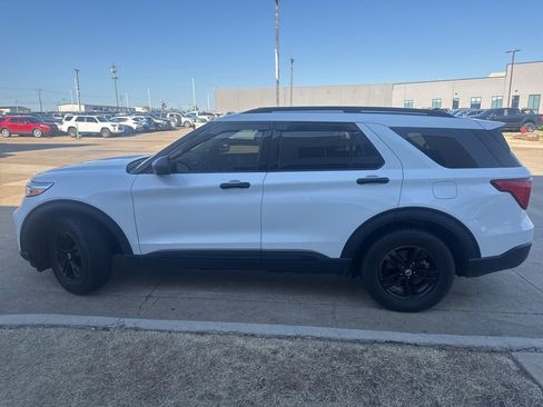 Used 2024 Ford Explorer XLT w/ Equipment Group 202A image 3