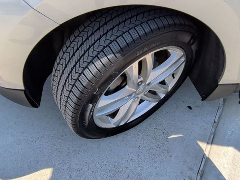 Used 2019 Chevrolet Equinox Premier image 42