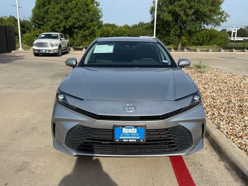 Used 2025 Toyota Camry LE w/ Convenience Package FWD image 8