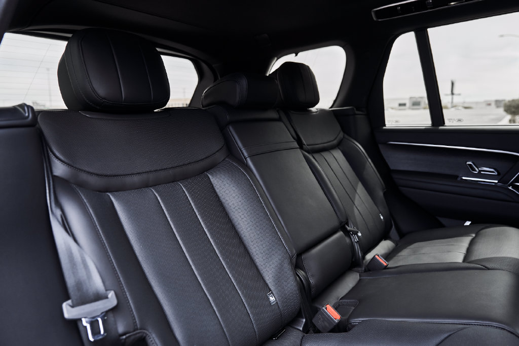 Used 2025 Land Rover Range Rover SE AWD/4WD image 40