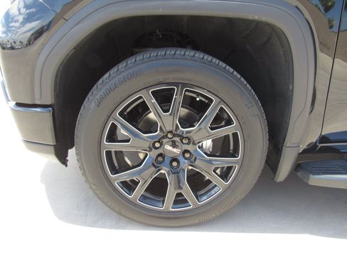 Used 2023 GMC Sierra 1500 Denali AWD/4WD image 4