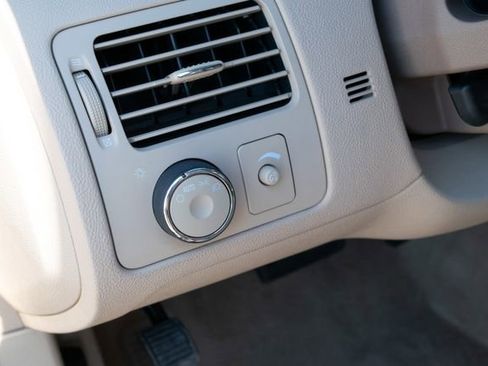 Used 2006 Buick Lucerne CX image 12