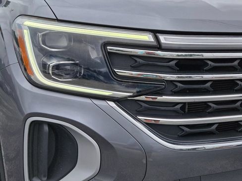 Used 2025 Volkswagen Atlas SE FWD image 2
