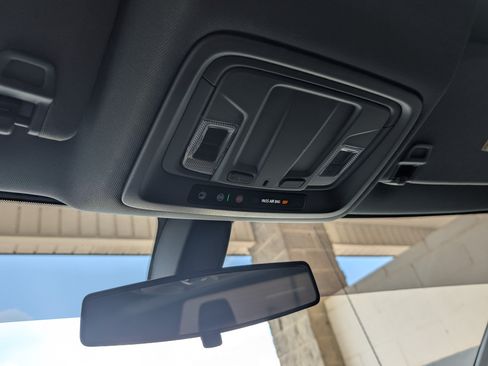 Used 2022 Chevrolet Silverado 1500 LT AWD/4WD image 29