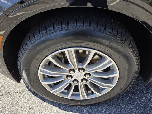 Used 2017 Cadillac XT5 Luxury w/ Driver Awareness Package image 9