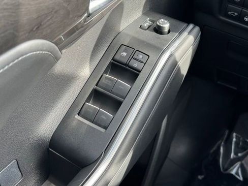Certified 2025 Toyota Highlander Platinum AWD/4WD image 36