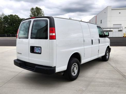 Used 2018 Chevrolet Express 2500 image 5