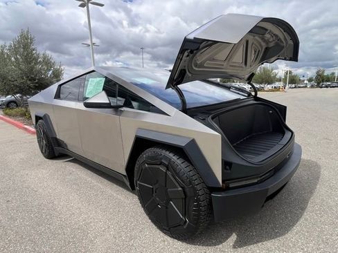 Used 2024 Tesla Cybertruck Cyberbeast AWD/4WD image 31