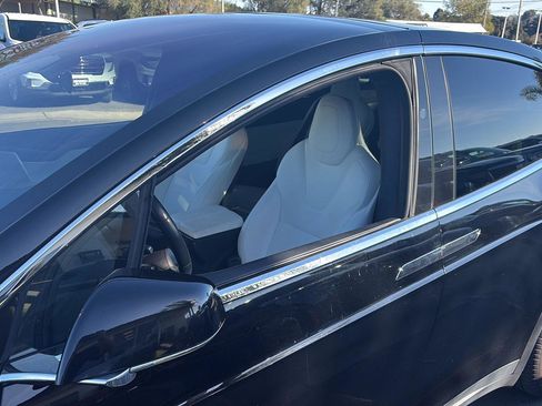 Used 2018 Tesla Model X P100D image 7