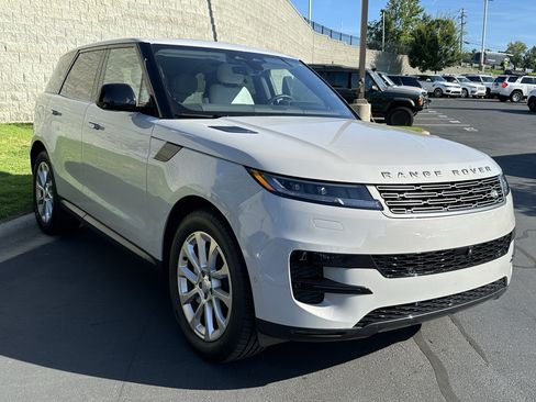 Used 2024 Land Rover Range Rover Sport SE AWD/4WD image 12