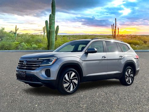 Used 2024 Volkswagen Atlas SE image 2