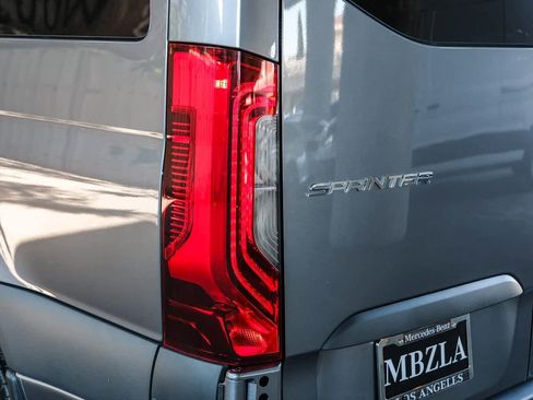 Used 2024 Mercedes-Benz Sprinter 2500 image 7