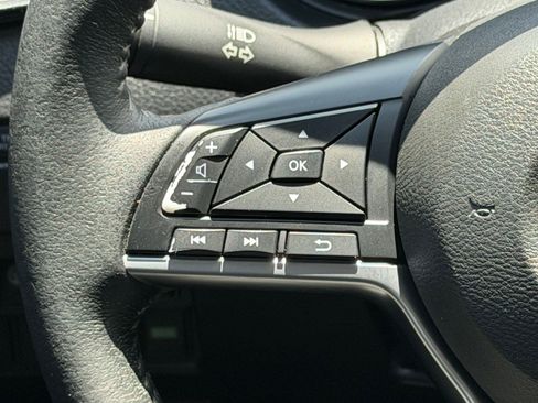 Used 2020 Nissan Rogue SV FWD image 16