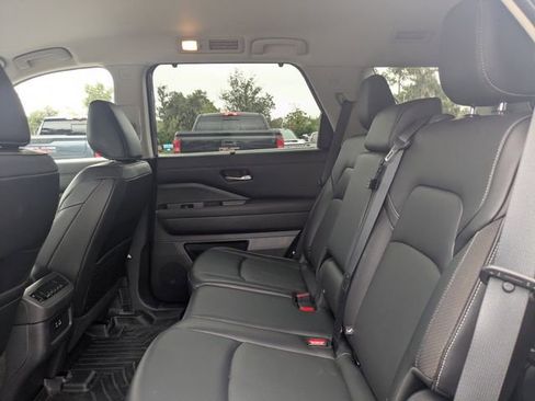 Used 2022 Nissan Pathfinder SL w/ Cargo Package image 13