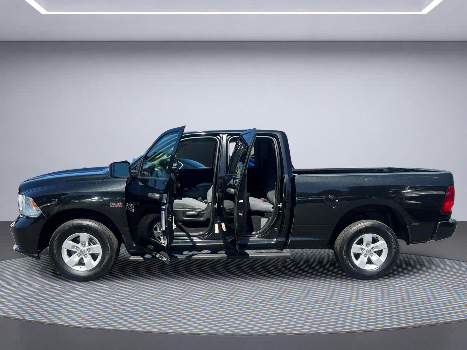Used 2017 RAM 1500 Express AWD/4WD image 13