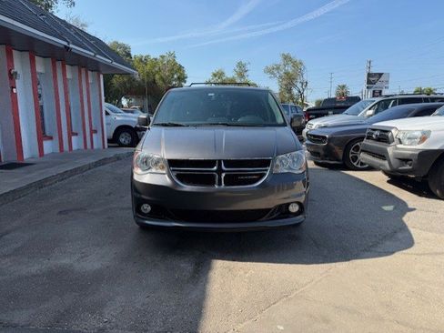 Used 2017 Dodge Grand Caravan SXT image 3