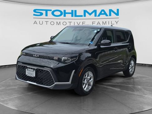 Used 2023 Kia Soul LX w/ LX Technology Package FWD image 1