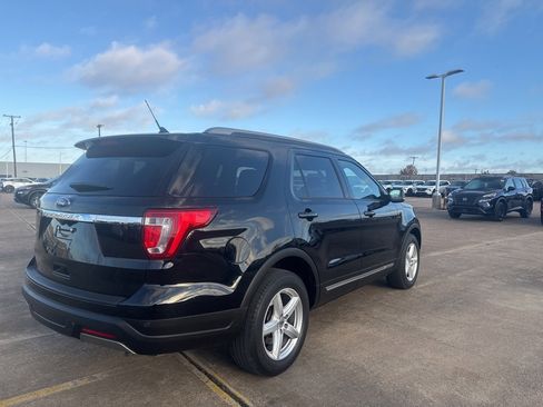 Used 2019 Ford Explorer XLT w/ Equipment Group 201A image 7
