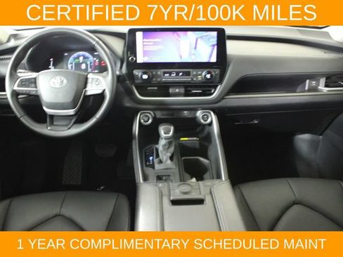 Used 2025 Toyota Grand Highlander AWD image 14