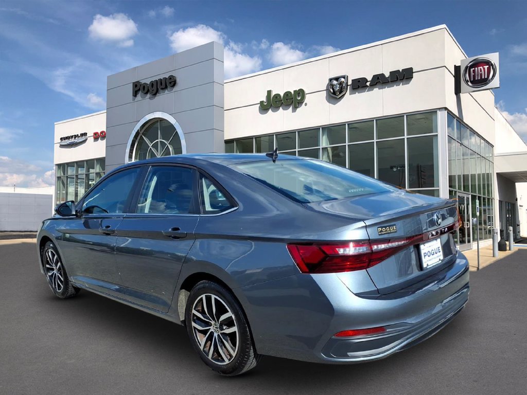 Used 2025 Volkswagen Jetta SE FWD image 5