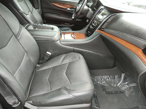 Used 2016 Cadillac Escalade ESV 2WD image 39