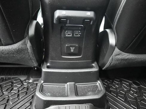 Used 2020 Jeep Wrangler Unlimited Sahara AWD/4WD image 31