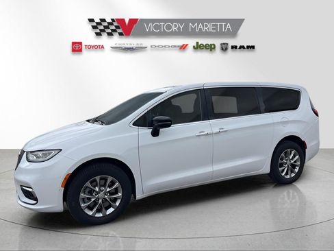 New 2026 Chrysler Pacifica Select image 1