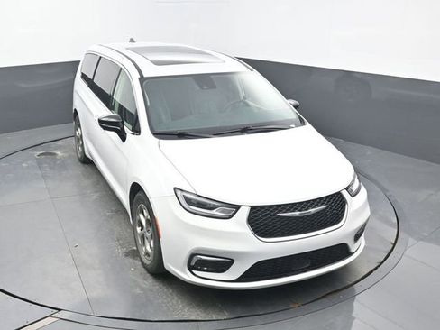 Used 2024 Chrysler Pacifica Limited w/ Trailer Tow Group image 52