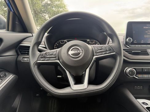Used 2025 Nissan Altima 2.5 SV FWD image 29